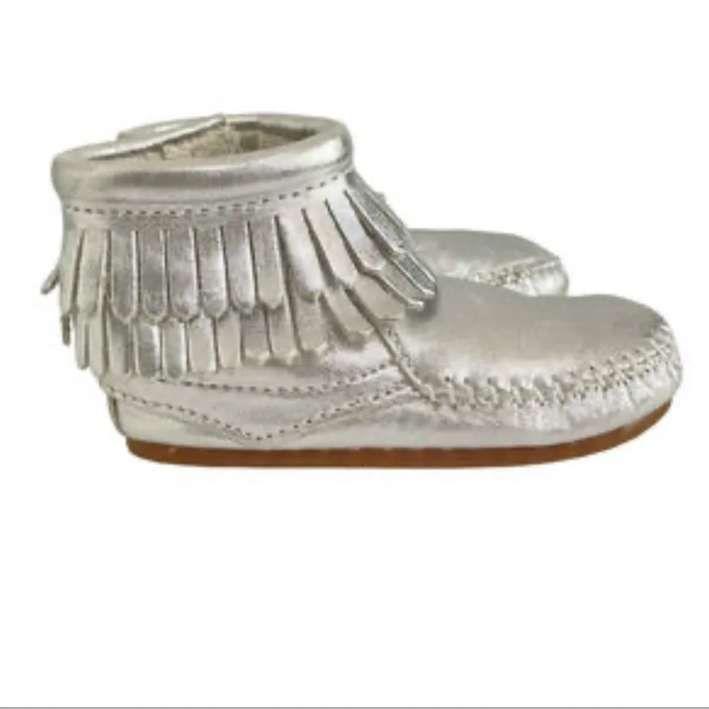 Minnetonka Toddler Aria Silver Fringe moccasin Booties